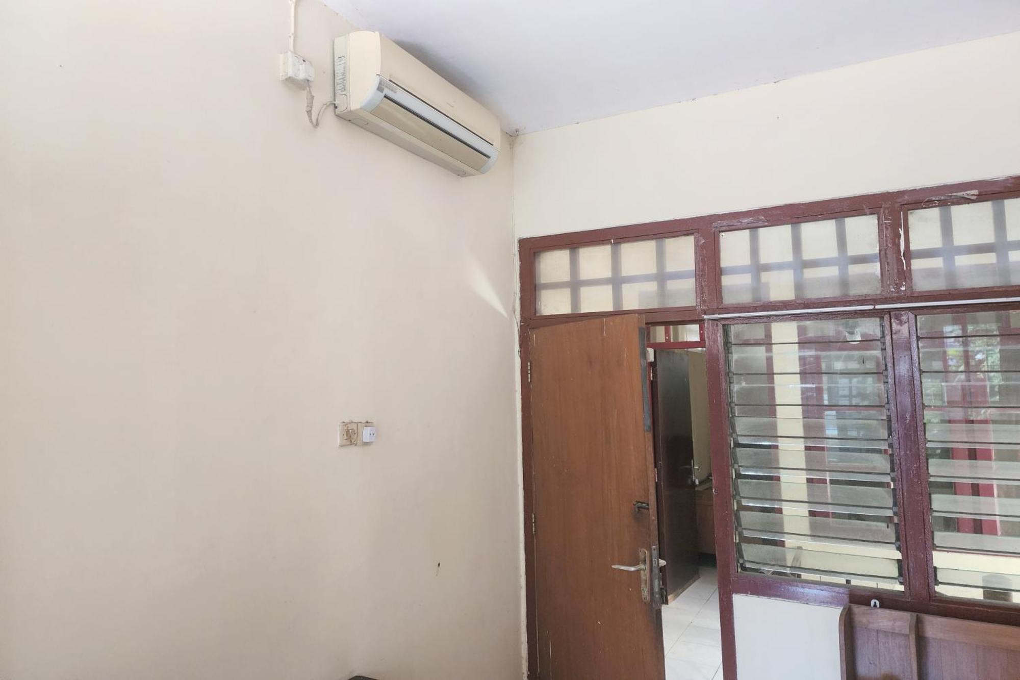 Oyo 93869 Regina Homestay Syariah Surabaya Exteriör bild