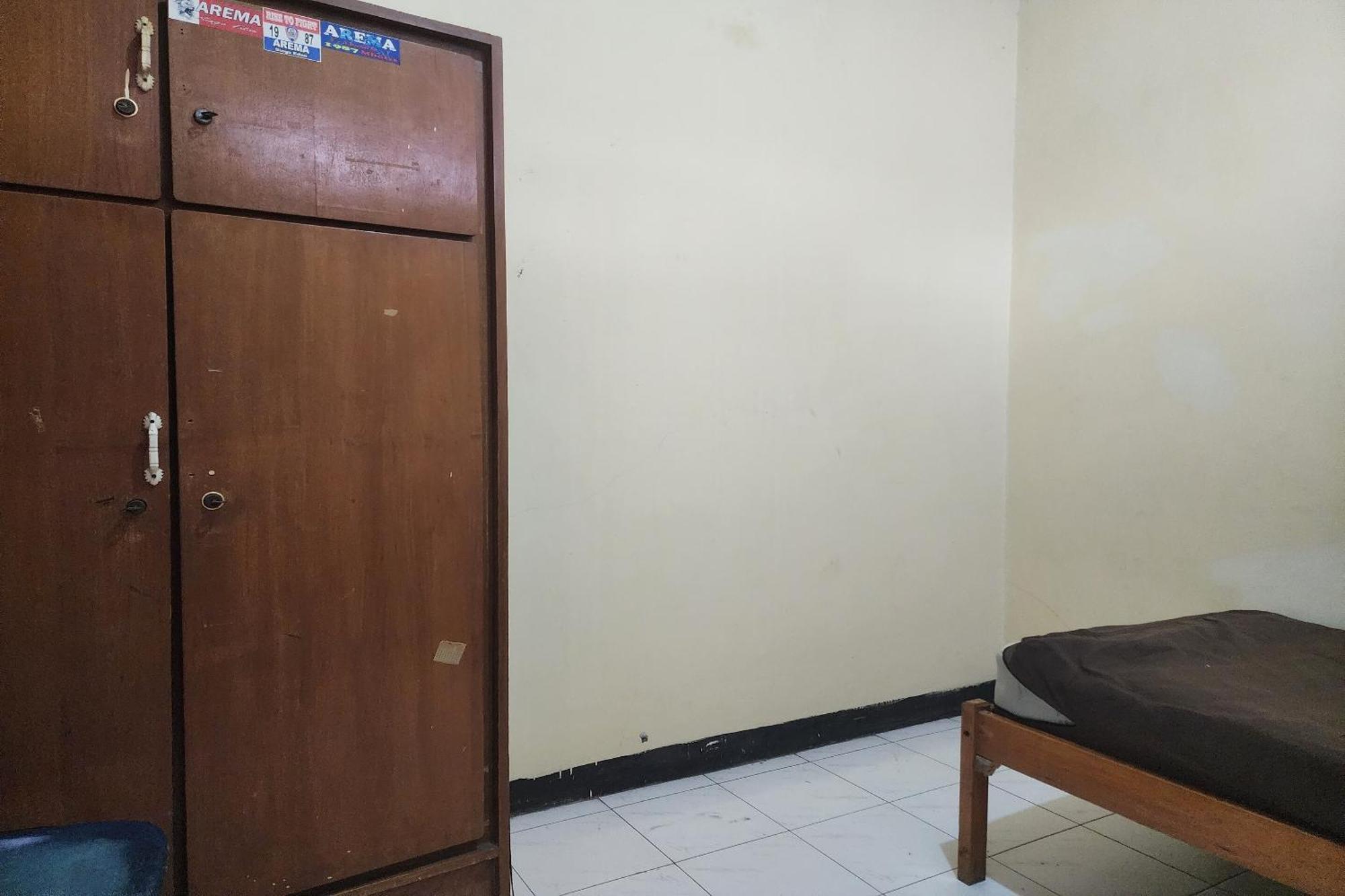 Oyo 93869 Regina Homestay Syariah Surabaya Exteriör bild