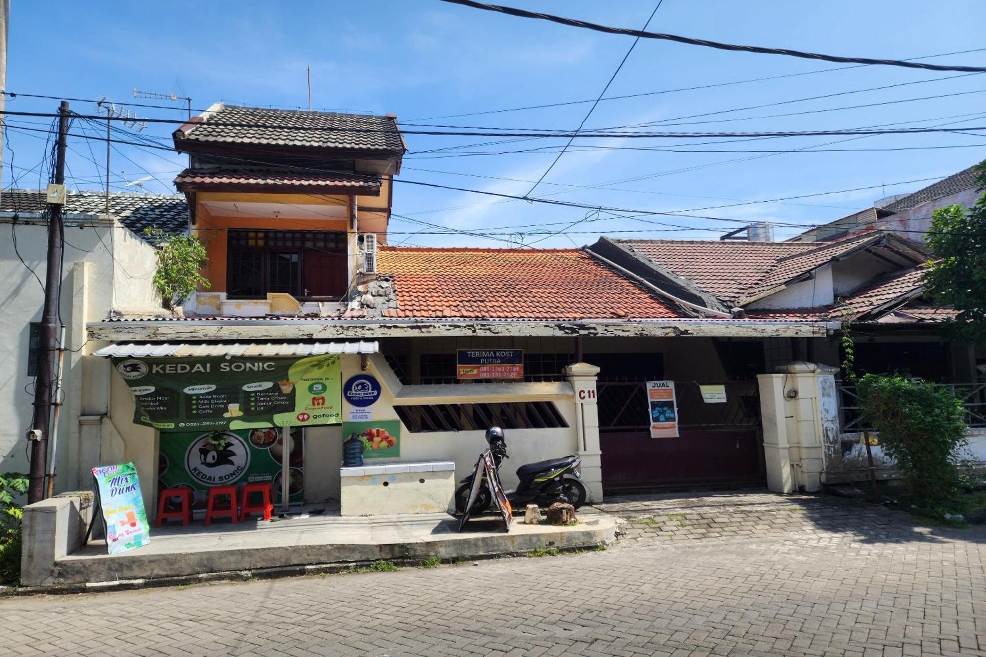 Oyo 93869 Regina Homestay Syariah Surabaya Exteriör bild